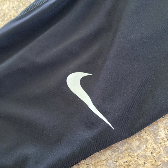 Nike Black Active Capri Crop Leggings Tights Medium - Picture 5 of 15